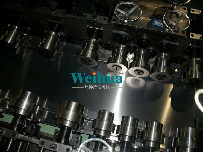 非标定制貨架層闆生産設備