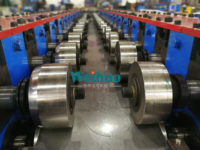 挂牆式消火栓箱體一次成型設備